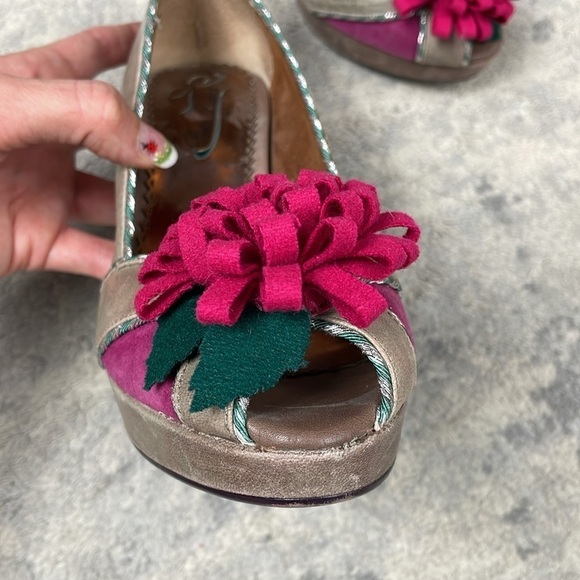 Poetic License Distressed Leather Floret Pom Pom Pumps Retro Heels Taupe Sz 7 - Picture 11 of 14